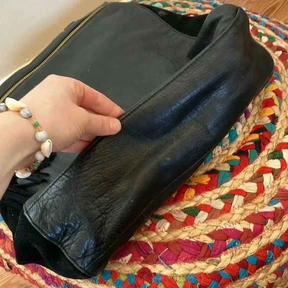Margot black leather  suede tassel gold hardware bag - Picture 5 of 6